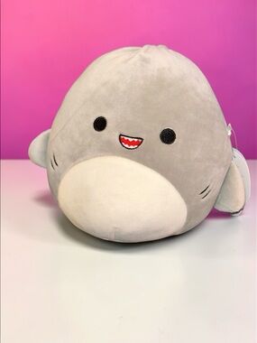 NWT Squishmallow Gordon Shark 7.5” Gray 2019 S7 w/ Tags Smiley Teeth Style